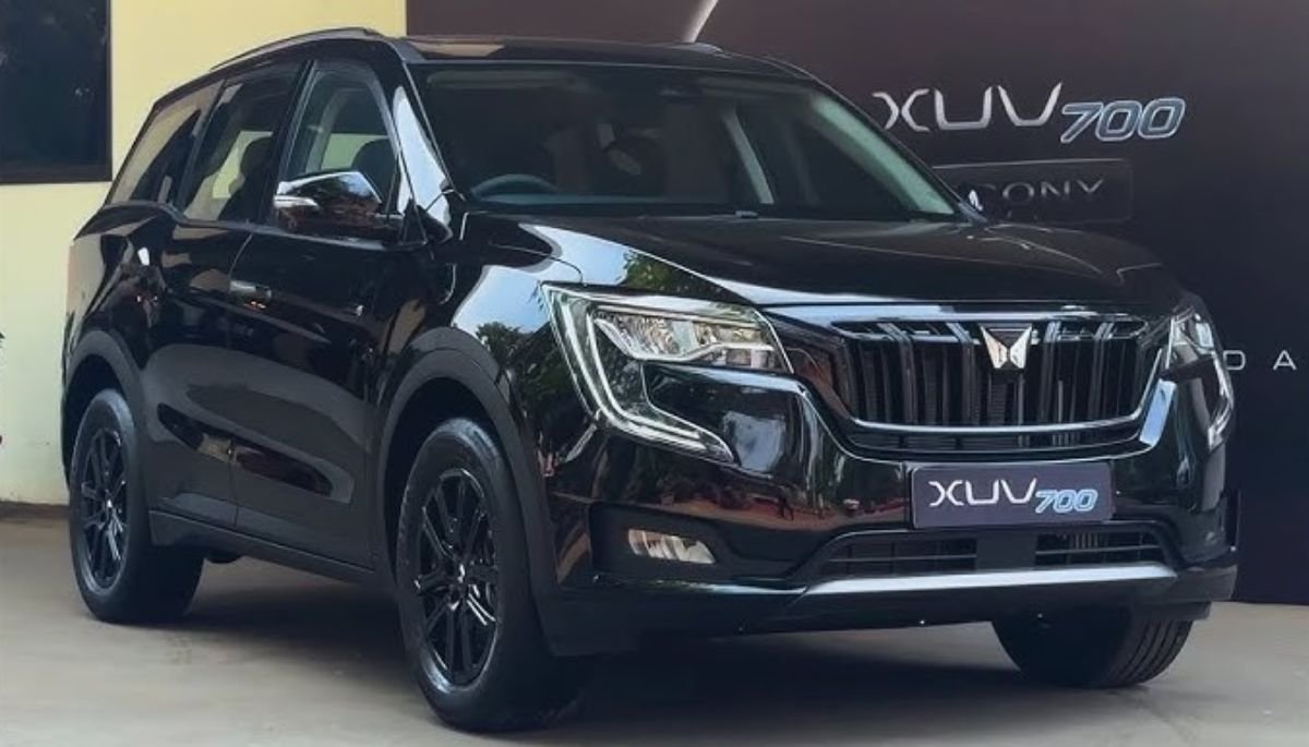 Mahindra XUV700 Ebony Edition